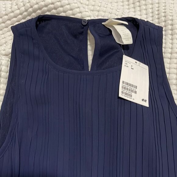 NWT- H&M - 4 & 6. - Picture 4 of 8